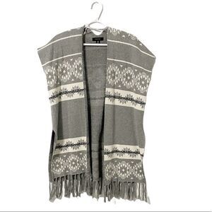 Atmosphere Grey & White Aztec Fringe Poncho S/M